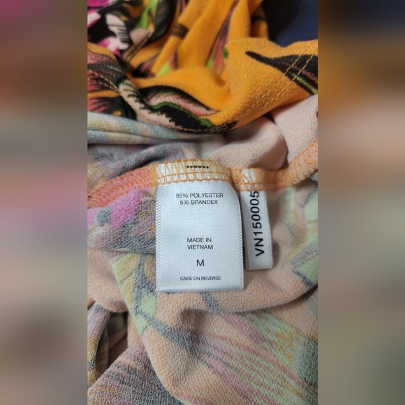 New York & Co 7th Avenue Cold-Shoulder Orange Floral Top - Size M - Picture 6 of 6